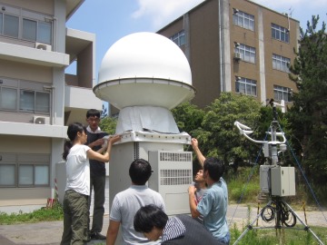新潟上空の降水粒子の動きを観測する気象ドップラーレーダー